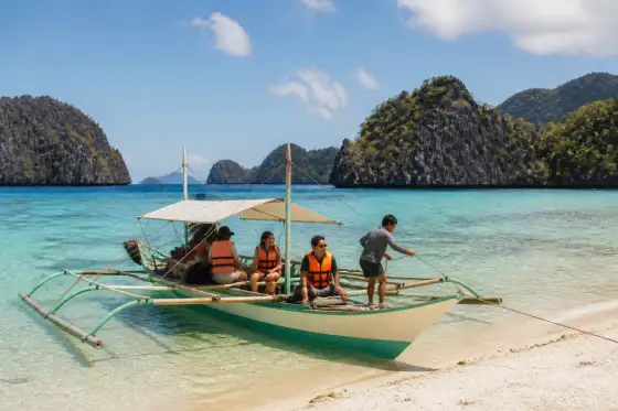 Banca anchored at a pale sandbar with turquoise water near Culion