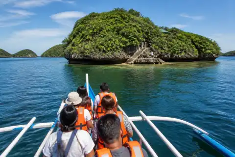Tourist banca approaching a small island in Hundred Islands, Alaminos, Pangasinan