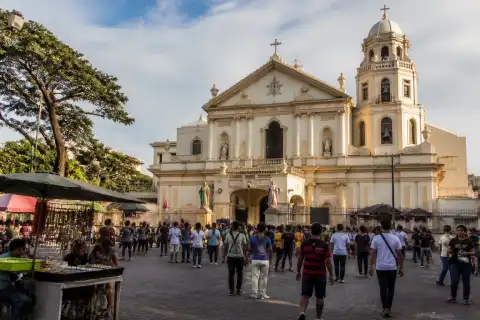 Plaza Miranda and Quiapo Church façade with street vendors and visitors